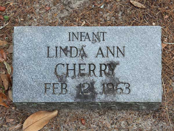 Linda Ann Cherry Gravestone Photo