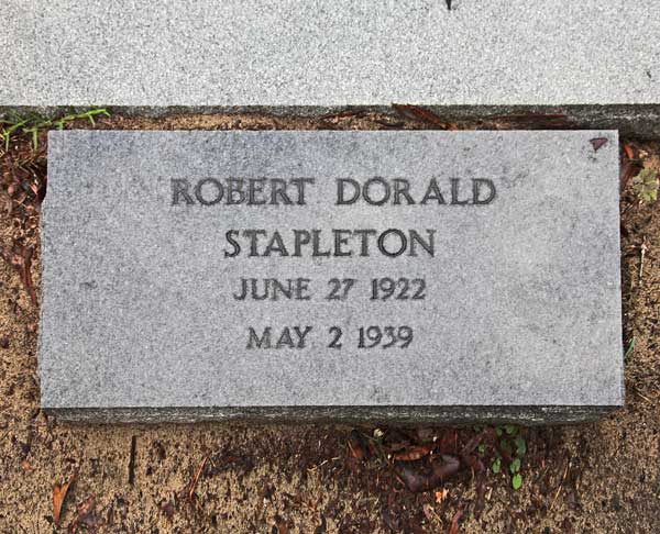 Robert Dorald Stapleton Gravestone Photo