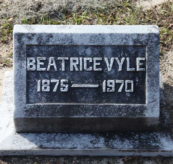 Beatrice Vyle Gravestone Photo