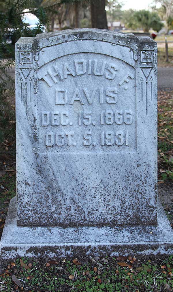 Thadius F. Davis Gravestone Photo