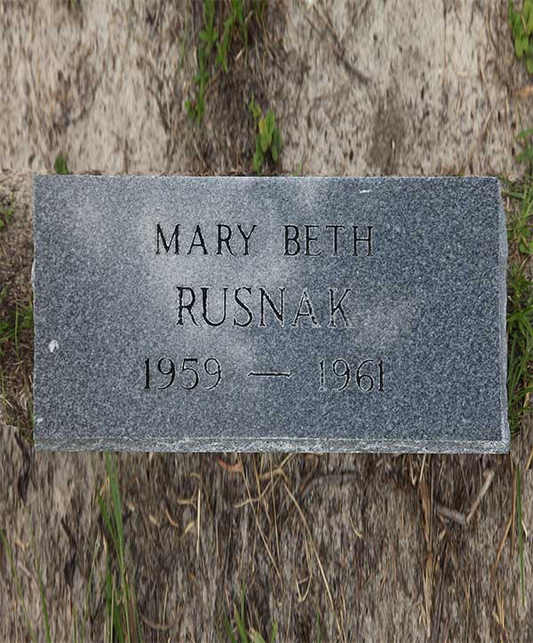 Mary Beth Rusnak Gravestone Photo