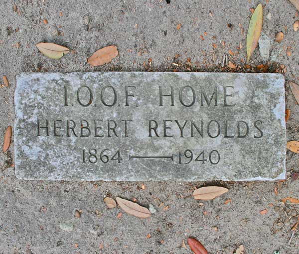 Herbert Reynolds Gravestone Photo