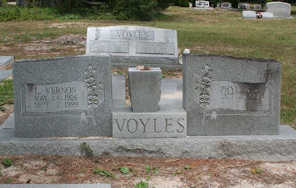 L. Vernon & Phyllis H. Voyles Gravestone Photo