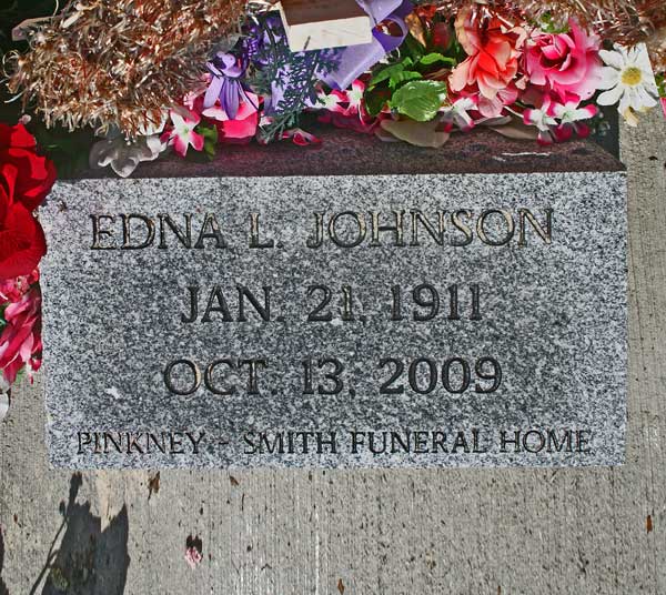 Edna L. Johnson Gravestone Photo