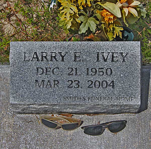 Larry E. Ivey Gravestone Photo