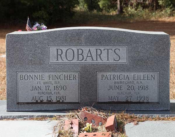 Bonnie Fincher & Patricia Eileen Robarts Gravestone Photo