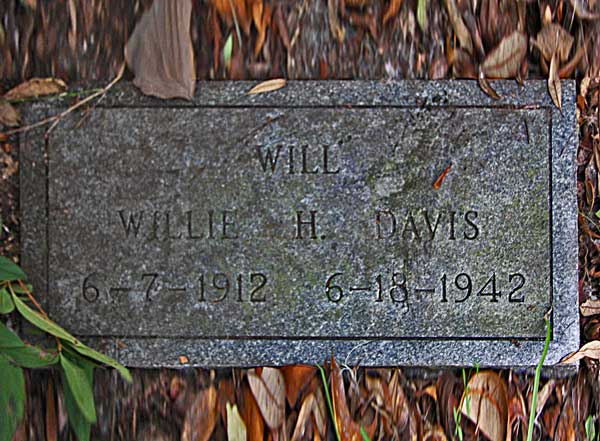 Willie H. Davis Gravestone Photo