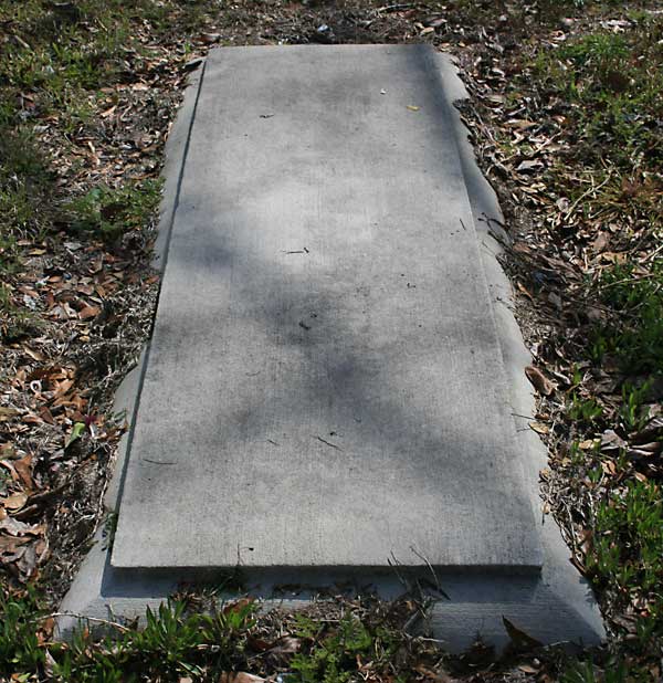  UNKNOWN VAULT Gravestone Photo