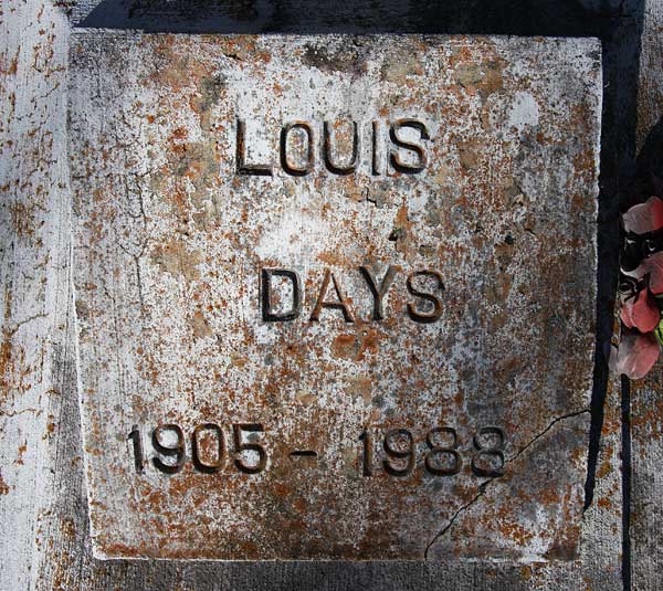 Louis Days Gravestone Photo