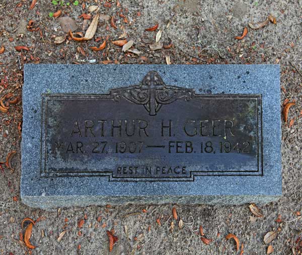 Arthur H. Geer Gravestone Photo