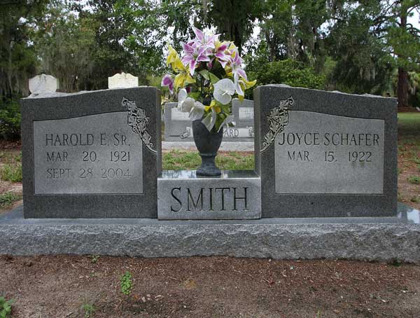 Harold E. & Joyce Schafer Smith Gravestone Photo
