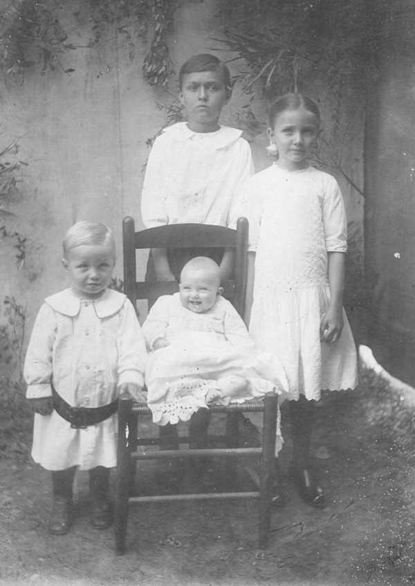 George and Alice Wilson's four oldest children