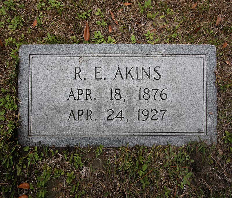 R. E. Akins Gravestone Photo