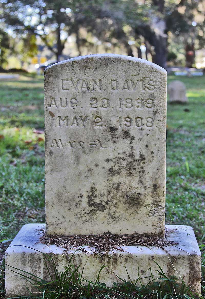 Evan Davis Gravestone Photo