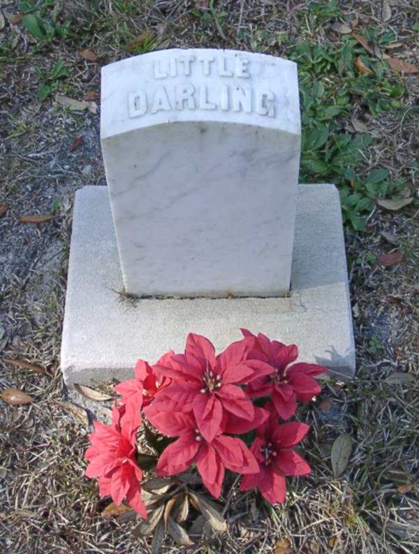 Little Darling Unknown Gravestone Photo