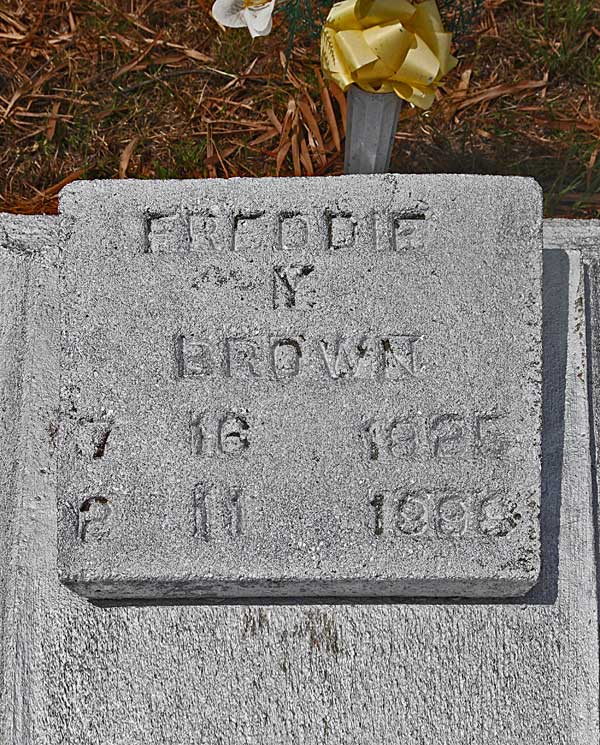 Freddie Y. Brown Gravestone Photo