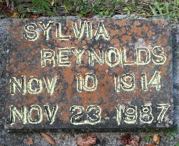 Sylvia Reynolds Gravestone Photo