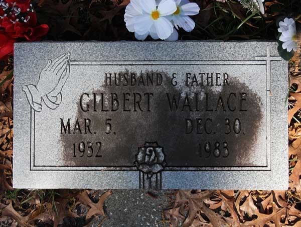 Gilbert Wallace Gravestone Photo