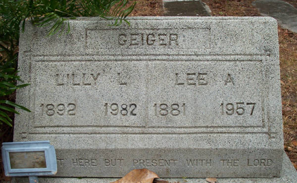 Lilly L. & Lee A. Geiger Gravestone Photo